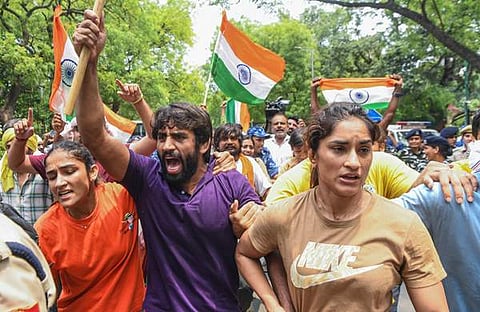 ഗുസ്തി താരങ്ങൾ പാർലമമെന്റിലേക്ക് മാർച്ച് നടത്തുന്നു/ ചിത്രം; പിടിഐ