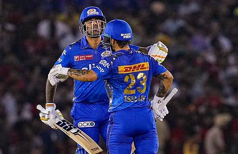 സൂര്യകുമാർ യാദവും ഇഷാൻ കിഷനും ക്രീസിൽ/ ചിത്രം പിടിഐ