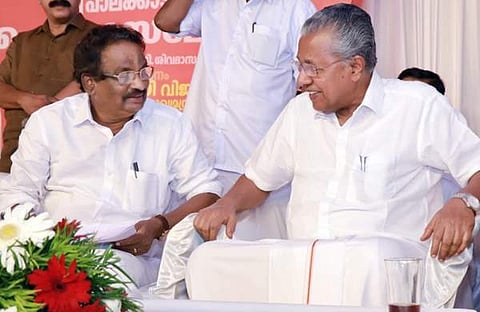 എകെ ബാലനും പിണറായി വിജയനും/ ഫയല്‍