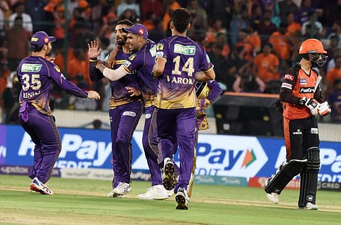 വിജയമാഘോഷിക്കുന്ന കൊൽക്കത്ത താരങ്ങൾ/ പിടിഐ