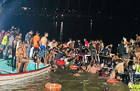 അപകടത്തില്‍പ്പെട്ട ബോട്ട് കരയ്‌ക്കെത്തിക്കുന്നു/ ടെലിവിഷന്‍ ദൃശ്യം