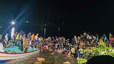 ബോട്ടപകടം നടന്ന സ്ഥലത്തെ രക്ഷാപ്രവർത്തനം/ പിടിഐ