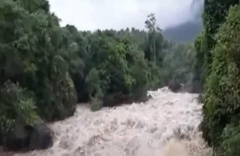 മലവെള്ളപ്പാച്ചിൽ/ ടിവി ദൃശ്യം