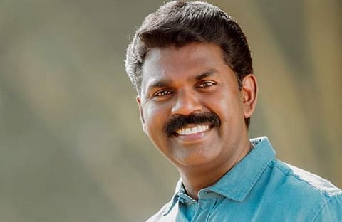 പി വി ശ്രീനിജിൻ, ഫെയ്സ്ബുക്ക്