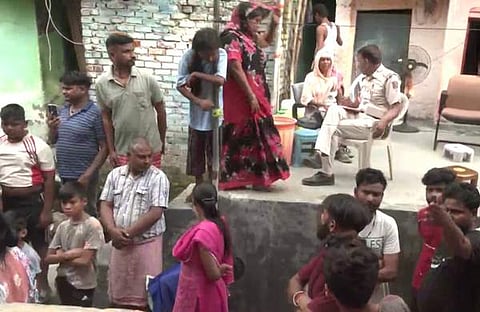 വെടിവെയ്പിനെ തുടര്‍ന്ന് പരിഭ്രാന്തരായി നാട്ടുകാര്‍, എഎന്‍ഐ