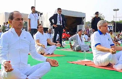 ശിവരാജ് സിങ് ചൗഹാനും ജഗദീപ് ധന്‍കറും യോഗദിന ചടങ്ങില്‍/വിഡിയോ ദൃശ്യം