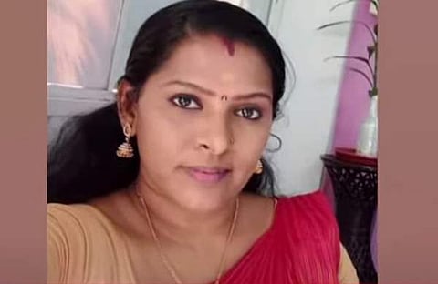 ഡെങ്കിപ്പനി ബാധിച്ച് മരിച്ച അഖില