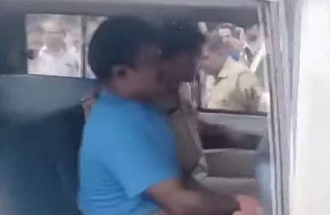 പൊലിസ് കസ്റ്റഡിയിലെടുത്ത മുജീബ് റഹ്മാന്‍/ ടെലിവിഷന്‍ ചിത്രം