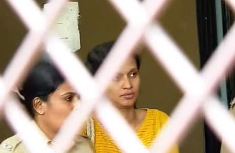 ഡിവൈഎസ്പി ഓഫീസില്‍ നിന്ന് പുറത്തേയ്ക്ക് വരുന്ന വിദ്യയുടെ ദൃശ്യം, സ്‌ക്രീന്‍ഷോട്ട്