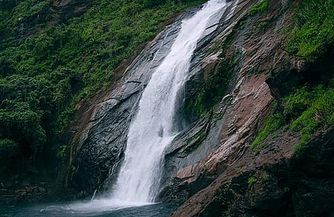 മാര്‍മല അരുവി