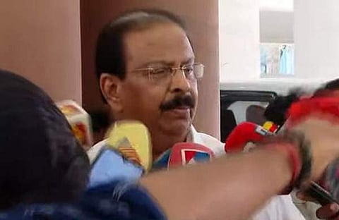 കെ സുധാകരന്‍ മാധ്യമങ്ങളോടു സംസാരിക്കുന്നു/ടിവി ദൃശ്യം