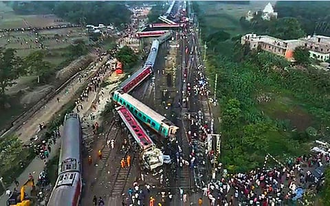 ഒഡിഷയില്‍ അപകടത്തില്‍പ്പെട്ട ട്രെയിന്‍ ബോഗികള്‍/പിടിഐ