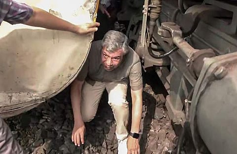 കേന്ദ്ര റെയില്‍വെ മന്ത്രി അശ്വിനി വൈഷ്ണവ് അപകട സ്ഥലത്ത്/എഎന്‍ഐ