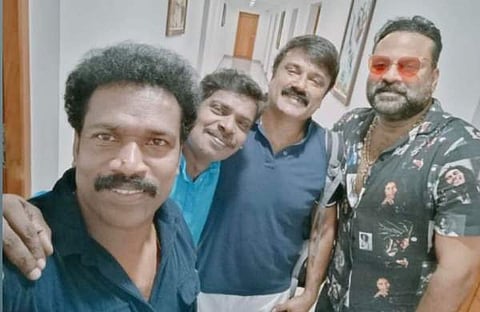 ടിനി ടോം, ബിനു അടിമാലി,കലാഭവൻ നവാസ് എന്നിവർക്കൊപ്പം കൊല്ലം സുധി /ചിത്രം: ഫേയ്സ്ബുക്ക്