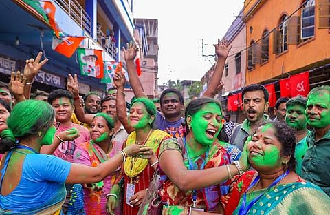 തൃണമൂല്‍ പ്രവര്‍ത്തകരുടെ ആഹ്ലാദപ്രകടനം/പിടിഐ