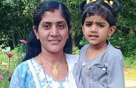 ദര്‍ശന മകള്‍ ദക്ഷ