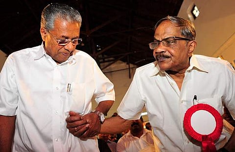 പിണറായി വിജയനും എംടി വാസുദേവന്‍ നായരും