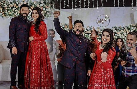 വിവാഹ നിശ്ചയ ചിത്രങ്ങൾ/ ഇൻസ്റ്റ​ഗ്രാം