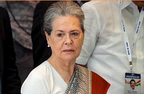 പ്രതിപക്ഷ പാര്‍ട്ടികളുടെ യോഗത്തില്‍ പങ്കെടുക്കാന്‍ എത്തുന്ന സോണിയ ഗാന്ധി/ പിടിഐ