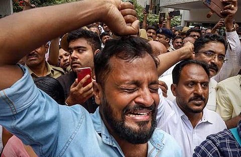 ഉമ്മൻചാണ്ടിക്ക് ആദരാഞ്ജലികൾ അർപ്പിക്കുന്നു/ ചിത്രം: പിടിഐ