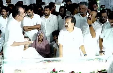 പുതുപ്പള്ളിയിലെ വീട്ടില്‍ പ്രാര്‍ഥന പുരോഗമിക്കുന്ന ദൃശ്യം, സ്‌ക്രീന്‍ഷോട്ട്