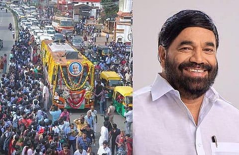 ഉമ്മൻ ചാണ്ടിയുടെ വിലാപയാത്ര/ എക്സ്പ്രസ് ചിത്രം, വിഎൻ വാസവൻ/ ഫെയ്സ്ബുക്ക്