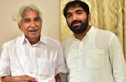 ഉമ്മന്‍ചാണ്ടിക്കൊപ്പം ചാണ്ടി ഉമ്മന്‍/ ഫെയ്‌സ്ബുക്ക്‌