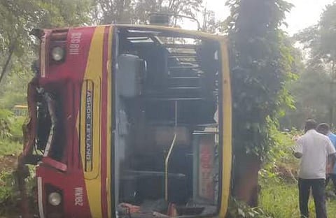 അപകടത്തില്‍പ്പെട്ട കെഎസ്ആര്‍ടിസി ബസ് / ടിവി ദൃശ്യം