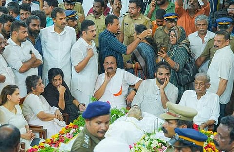 ചിത്രം:കോണ്‍ഗ്രസ്,ഫെയ്‌സ്ബുക്ക്