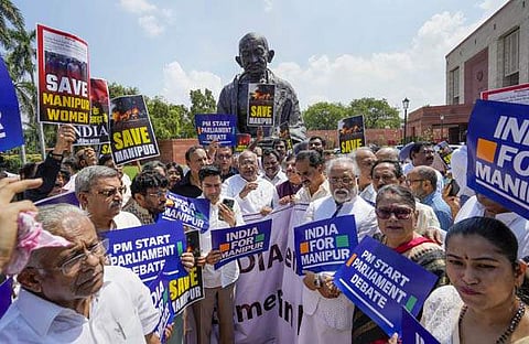 ​ഗാന്ധി പ്രതിമയ്ക്കു മുന്നിൽ പ്രതിപക്ഷ പ്രതിഷേധം/ പിടിഐ