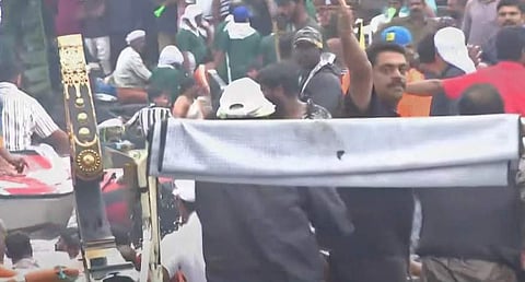 രക്ഷാപ്രവർത്തനത്തിന്റെ ടെലിവിഷൻ ദൃശ്യം