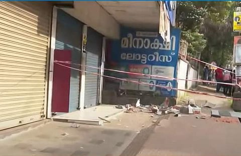 അപകടം ഉണ്ടായ നഗരസഭ കെട്ടിടം/ടെലിവിഷൻ ദൃശ്യം