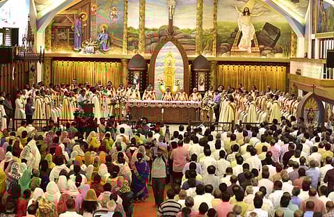 ബസിലിക്ക പള്ളിയിൽ ഓ​ഗസ്റ്റ് 15ന് നടന്ന ജനാഭിമുഖ കുർബാന/ ചിത്രം: എ സനേഷ്