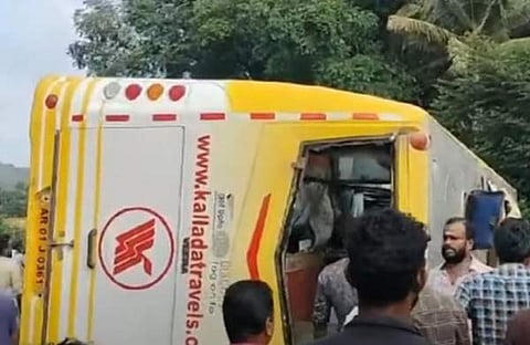 അപകടത്തില്‍പ്പെട്ട ബസ്/ ടിവി ദൃശ്യം