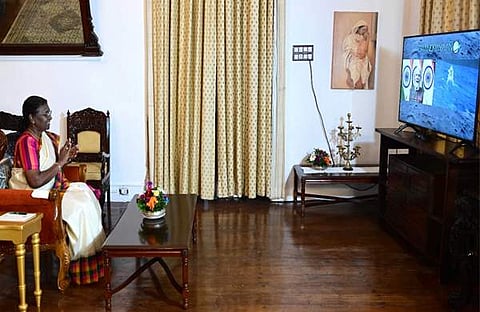 ചന്ദ്രയാന്‍ ദൗത്യം കാണുന്ന രാഷ്ട്രപതി ദ്രൗപദി മുര്‍മു/ പ്രസിഡന്റ് ഓഫീസ്