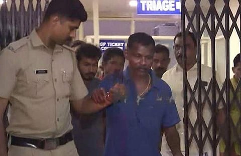 അറസ്റ്റിലായ എസ്‌ഐ ദിനേശന്‍/ ടിവി ദൃശ്യം