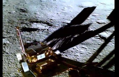 റോവർ ഇറങ്ങുന്നതിന്റെ വീഡിയോ ദൃശ്യത്തിൽ നിന്ന്