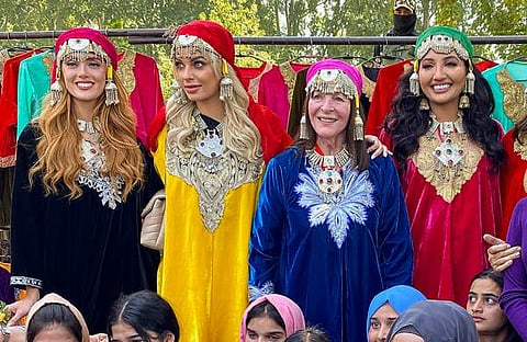 നിലവിലെ മിസ് വേൾഡ് കരോലിന ബിയലാവ്‌സ്കിയും കൂട്ടരും കശ്മീരിൽ / ചിത്രം: പിടിഐ