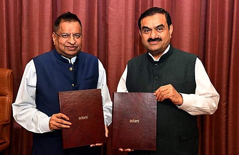 സാംഘി ഇന്‍ഡസ്ട്രീസിനെ ഏറ്റെടുക്കാന്‍ ഇരുകമ്പനികളും തമ്മില്‍ ധാരണയായപ്പോള്‍, ചിത്രം പങ്കുവെച്ച് ഗൗതം അദാനി