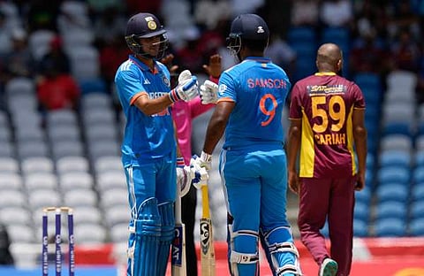 സഞ്ജുവും ​ഗില്ലും ബാറ്റിങ്ങിനിടെ/ പിടിഐ