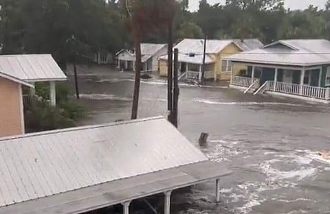 ഇഡാലിയ ചുഴലിക്കാറ്റ് ആഞ്ഞടിച്ചപ്പോൾ/ വിഡിയോ സ്ക്രീൻഷോട്ട്