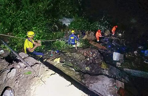 രക്ഷാപ്രവര്‍ത്തനം നടത്തുന്ന ദുരന്തനിവാരണ സേന/ പിടിഐ