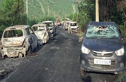 അക്രമികൾ തീവെച്ചു നശിപ്പിച്ച വാഹനങ്ങൾ/ എഎൻഐ