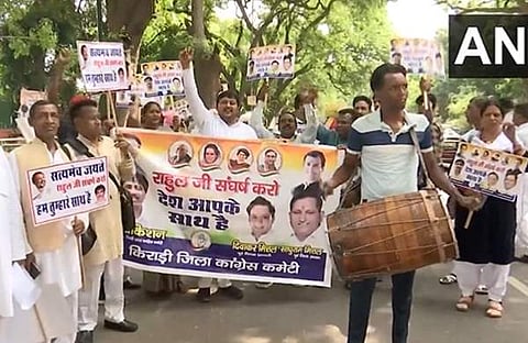 കോണ്‍ഗ്രസ് പ്രവര്‍ത്തകരുടെ ആഹ്ലാദം/ എഎന്‍ഐ