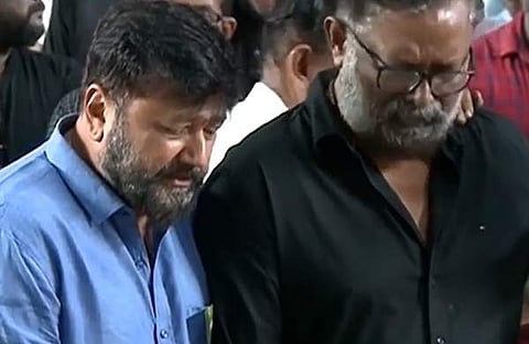 സിദ്ദിഖിന് ആദരാഞ്ജലി അർപ്പിക്കാനെത്തിയ ജയറാം ലാലിനൊപ്പം/ വിഡിയോ സ്ക്രീൻഷോട്ട്