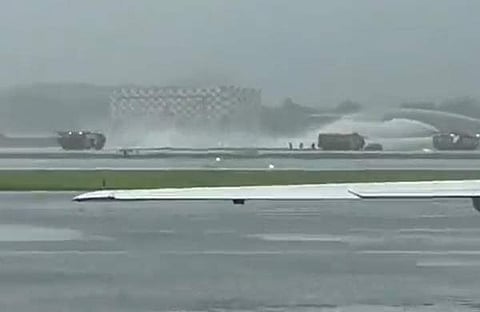 വിമാനം റണ്‍വേയില്‍ നിന്ന് തെന്നിമാറി/ എക്‌സ്‌ വിഡിയോ സ്ക്രീൻഷോട്ട്