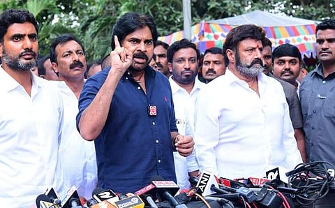 പവന്‍ കല്യാണും നന്ദമൂരി ബാലകൃഷ്ണയും മാധ്യമങ്ങളെ കാണുന്നു