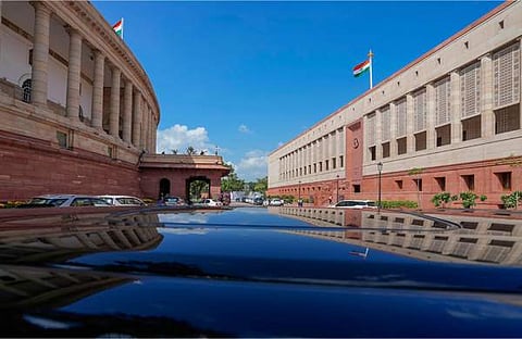 പാർലമെന്റ് മന്ദിരം, പഴയതും പുതിയതും/ ചിത്രം: പിടിഐ