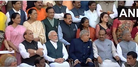 പഴയ പാര്‍ലമെന്റില്‍ നിന്നുള്ള ഫോട്ടോ സെഷന്‍/ എഎന്‍ഐ