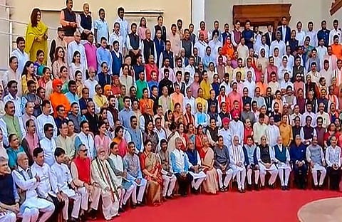 പാര്‍ലമെന്റ് അംഗങ്ങളുടെ ഗ്രൂപ്പ് ഫോട്ടോ/ പിടിഐ